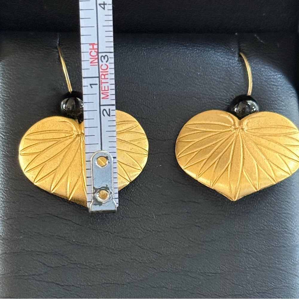 Vintage Lotus Leaf Brushed Gold Tone and Black Bead Earrings - Picture 8 of 8